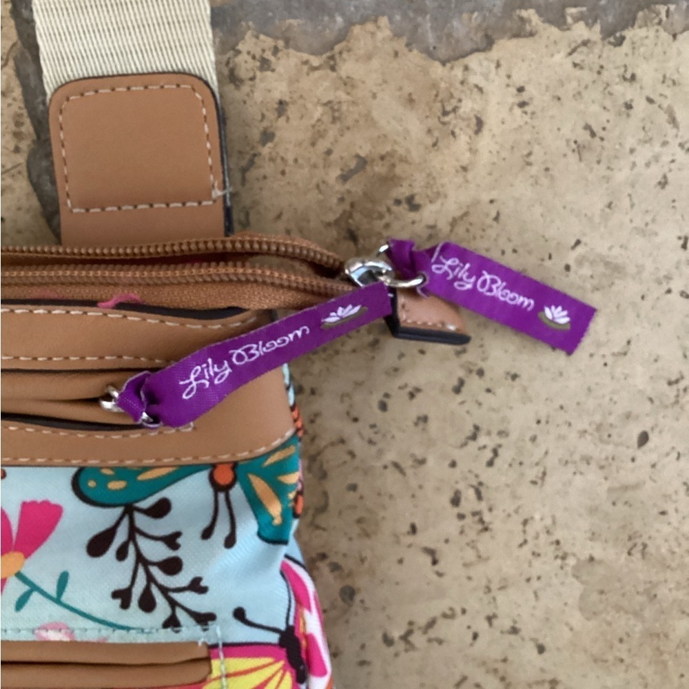 Lily Bloom Crossbody Purse Hand Bag Butterflies
Width 12”
Length 13”
Strap 19” - Picture 5 of 5